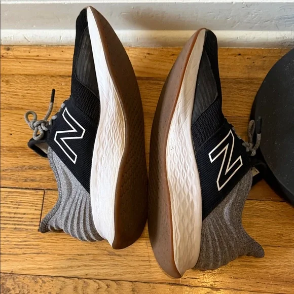 New Balance Women’s ROAV Black & Gray Fresh Foam Running Shoes - Picture 7 of 7